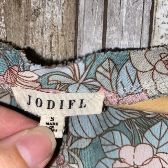 Jodifl Vintage Floral Raw Hem Oversized Blouse - Picture 5 of 5